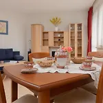 Pejzazowa Metro Wilanowska Mokotow By Renters 华沙